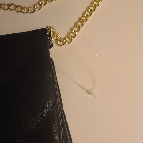 NWT- Women’s Quilted Chevron Design Crossbody or Clutch With Chain Strap - Picture 12 of 13